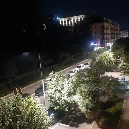 Pansiyon Stylish Charm Downtown Podgoriçe